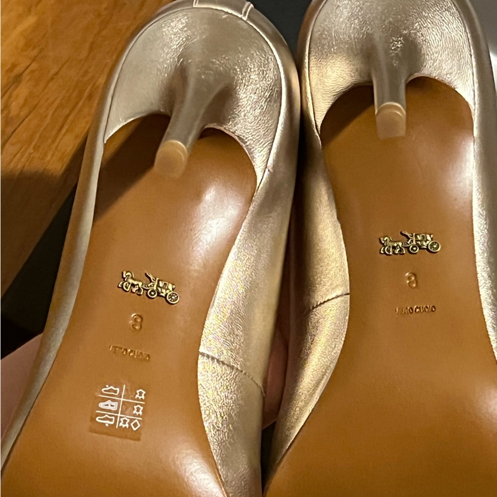 NWT Coach 85MM Champagne Leather Pumps Size 8 w box and dust bag - Picture 3 of 9